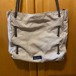 Kavu off white w/black dots crossbody rope handle bag